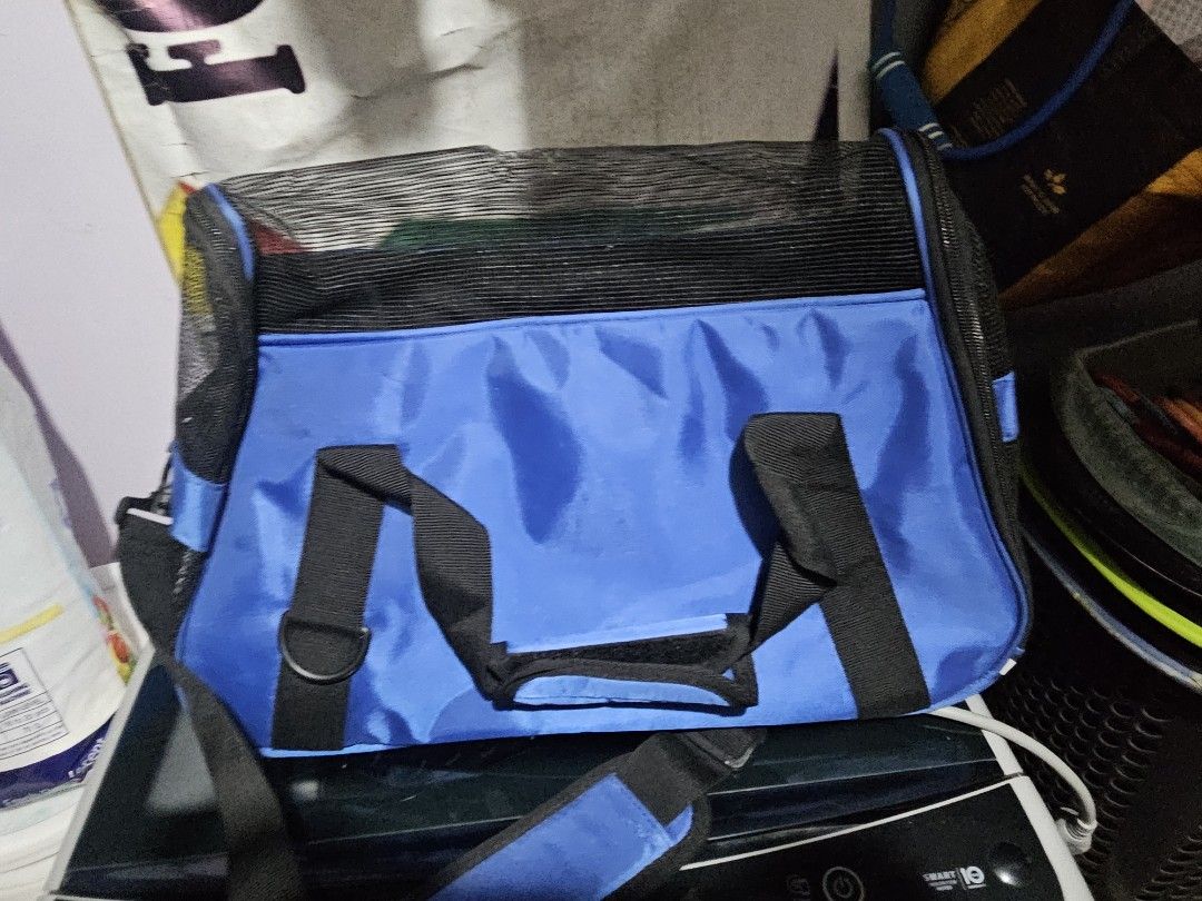 Pet Bag Carrier (Small) (Category: Homes & Other Pet Accessories) located in Bacoor. Submitted by ellebread (Listing ID 1452466877, Image 2). Description: ㅡ best for cats or small dogs ㅡ bought at petbuddy for 1200 ㅡ used once, has minor flaws on the mesh (can provide photos) ㅡ rfs: not being used, just in storage ㅡ buyer will shoulder shipping fee.