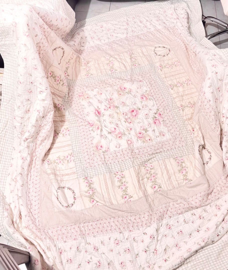 Pink Floral Patchwork Bed Comforter / Topper (Category: Bedding & Towels) located in Legazpi City. Submitted by closetdeclutters111 (Listing ID 1452370583, Image 1). Description: size queen/king, super pretty in person.