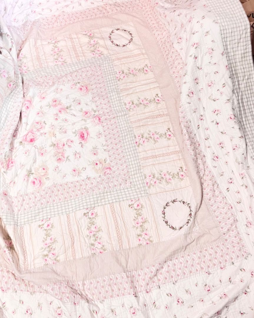 Pink Floral Patchwork Bed Comforter / Topper (Category: Bedding & Towels) located in Legazpi City. Submitted by closetdeclutters111 (Listing ID 1452370583, Image 2). Description: size queen/king, super pretty in person.