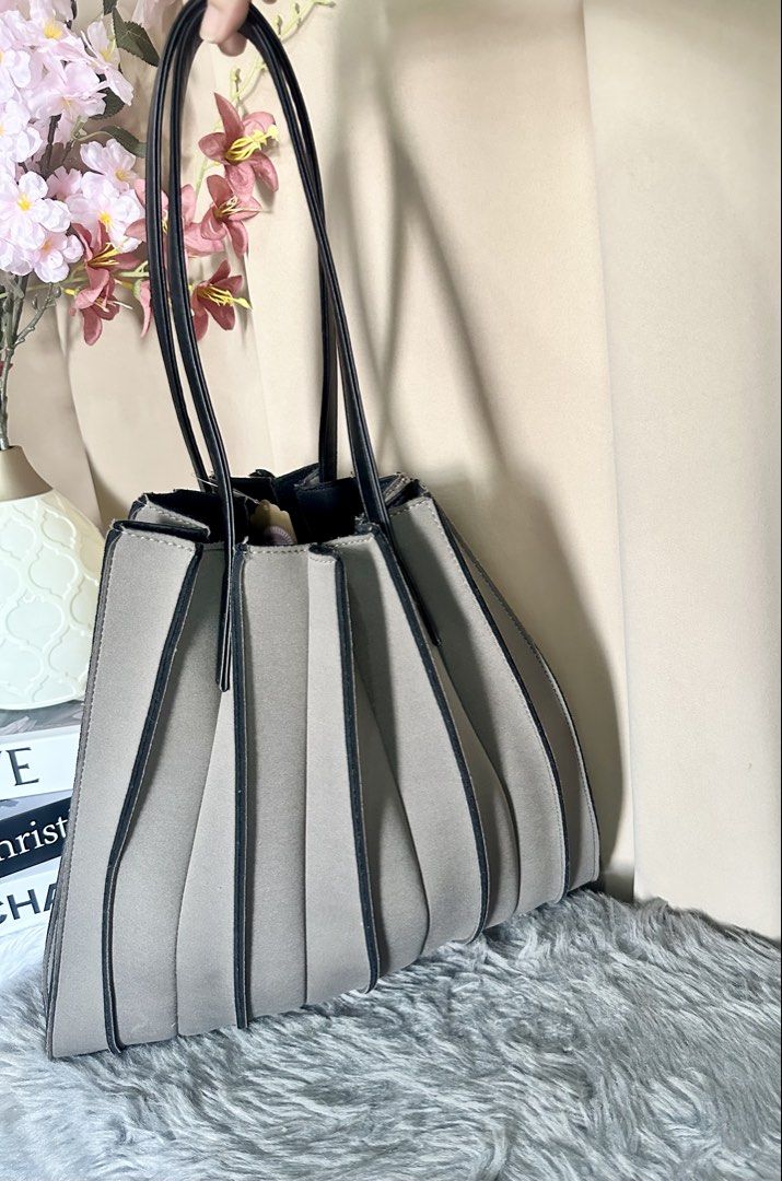 Pleated Tote Bag - Grey (Category: Tote Bags) located in Rizal. Submitted by stuffbuyph (Listing ID 1452351367, Image 3). Description: - Stylish grey pleated tote bag - Contrasting black trim and handles - Spacious interior for all your essentials - Perfect for everyday use or travel - Easy and comfortable to carry - Simple yet chic design that complements various outfits.