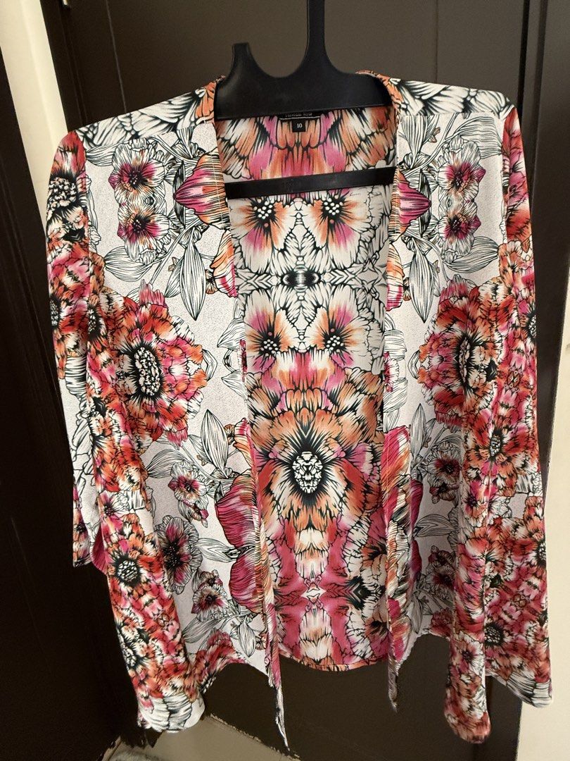 PS Outer (Kategori: Baju Luaran) berada di Jakarta Timur. Dikirim oleh tiescar (ID iklan 1452356113, Gambar 1). Deskripsi: Kondisi bagus banget, seperti baru. Jarang pakai. Size 10.