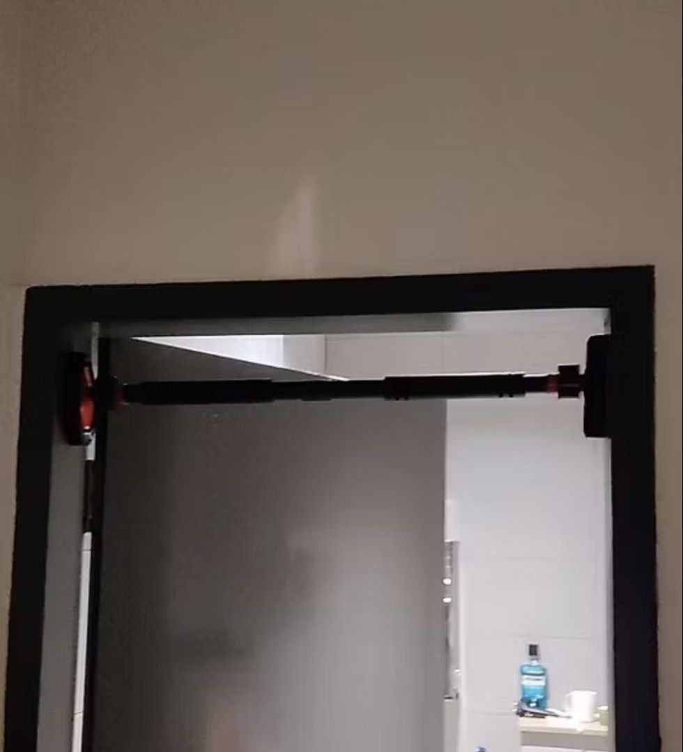 PULL UP BAR (Category: Cardio & Fitness Machines) located in Singapore. Submitted by shrimpyshrimp (Listing ID 1452455434, Image 1). Description: Untouched, extendable and very solid .