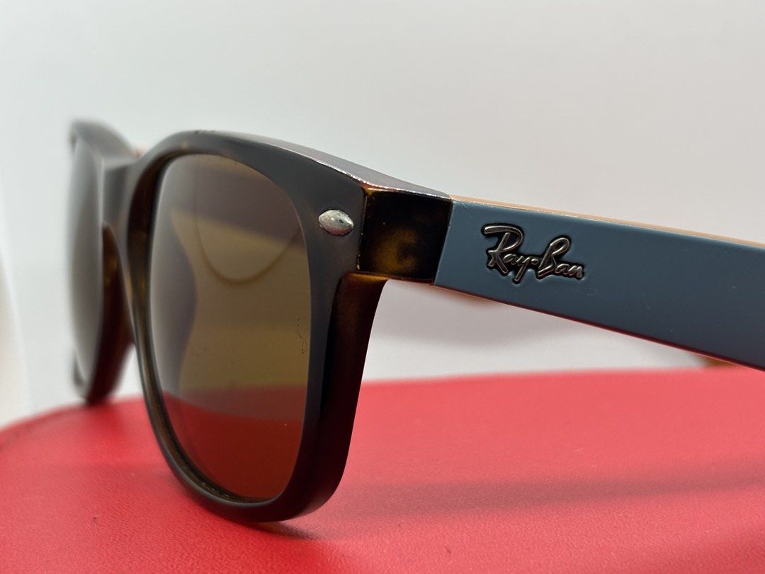 Ray-Ban Wayfarer Sunglasses (Category: Sunglasses & Eyewear) located in Bacoor. Submitted by cryptl (Listing ID 1452325196, Image 3). Description: - Classic Ray-Ban Wayfarer Sunglasses - Tortoise Shell Frame - Brown Lenses - Made in Italy - Perfect for everyday wear - Stylish accessory.