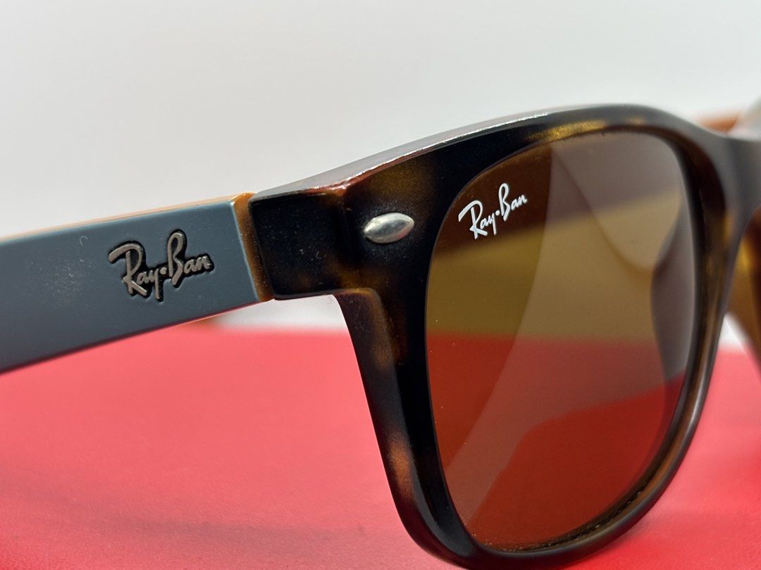 Ray-Ban Wayfarer Sunglasses (Category: Sunglasses & Eyewear) located in Bacoor. Submitted by cryptl (Listing ID 1452325196, Image 2). Description: - Classic Ray-Ban Wayfarer Sunglasses - Tortoise Shell Frame - Brown Lenses - Made in Italy - Perfect for everyday wear - Stylish accessory.