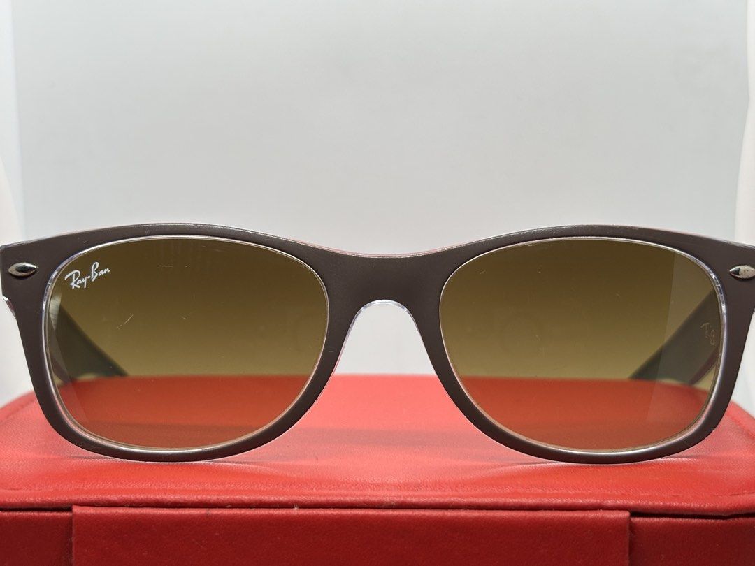 Ray-Ban Wayfarer Sunglasses Brown Frame (Category: Sunglasses & Eyewear) located in Bacoor. Submitted by cryptl (Listing ID 1452323072, Image 1). Description: - Classic Ray-Ban Wayfarer sunglasses - Brown frame with clear arms - Brown gradient lenses - Great for everyday wear - Minor signs of use on frame, lenses are clear - A timeless accessory.