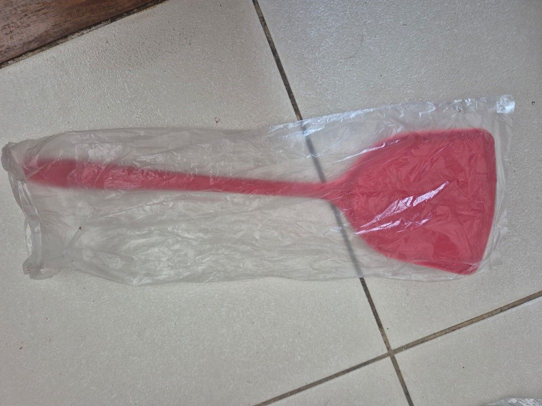 Red Silicone Spatula Turner (Category: Bakeware) located in Manila. Submitted by zotag (Listing ID 1452323038, Image 3). Description: - Vibrant red silicone spatula - Ideal for both cooking and baking - High heat resistance for safe use - Effortless to clean - Convenient hanging hole for storage - Comes in its original packaging.