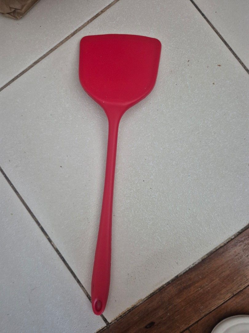 Red Silicone Spatula Turner (Category: Bakeware) located in Manila. Submitted by zotag (Listing ID 1452323038, Image 2). Description: - Vibrant red silicone spatula - Ideal for both cooking and baking - High heat resistance for safe use - Effortless to clean - Convenient hanging hole for storage - Comes in its original packaging.