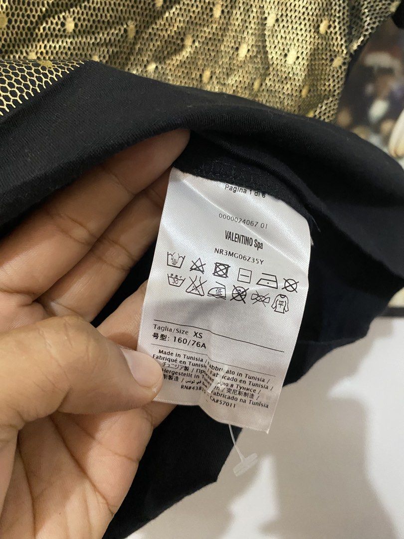 Red Valentino (Category: Blouses) located in Echague. Submitted by jake_rc (Listing ID 1452395286, Image 3). Description: Red Valentino Women Blouse Size XS on tag fits small Dimes 17.5 x 23.5 Print design Like new Price 550 plus SF.