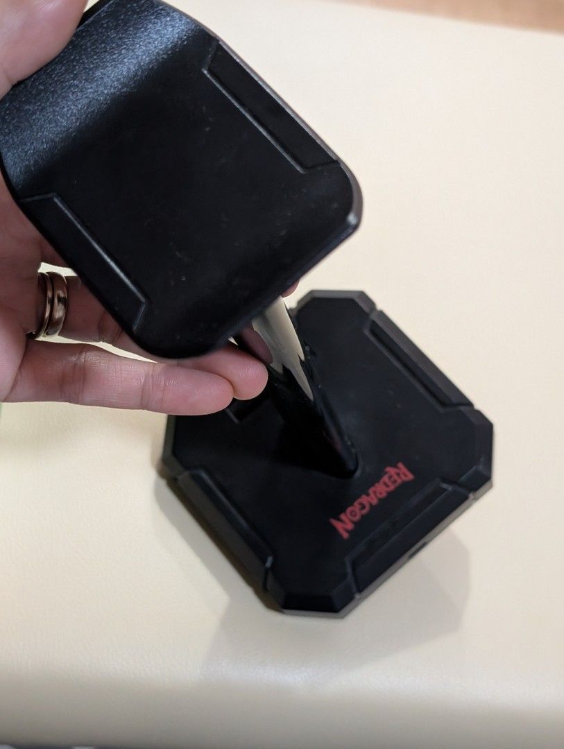 Redragon Headphone Stand (Category: Headphones & Headsets) located in Las Pinas. Submitted by omerensamchanlim-72890 (Listing ID 1452438754, Image 1). Description: - Redragon Headphone Stand (Black) - Solid and durable build - Keeps your headphones secure and easily accessible - Perfect for organizing your desk setup - Minor signs of use, fully functional.