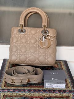 (Kategori: ) berada di . Dikirim oleh brandedboutiquez (ID iklan 1452343607, Gambar 1). Deskripsi: .