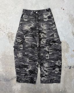 (Category: ) located in . Submitted by lyrons.wardrobe (Listing ID 1452501348, Image 1). Description: .