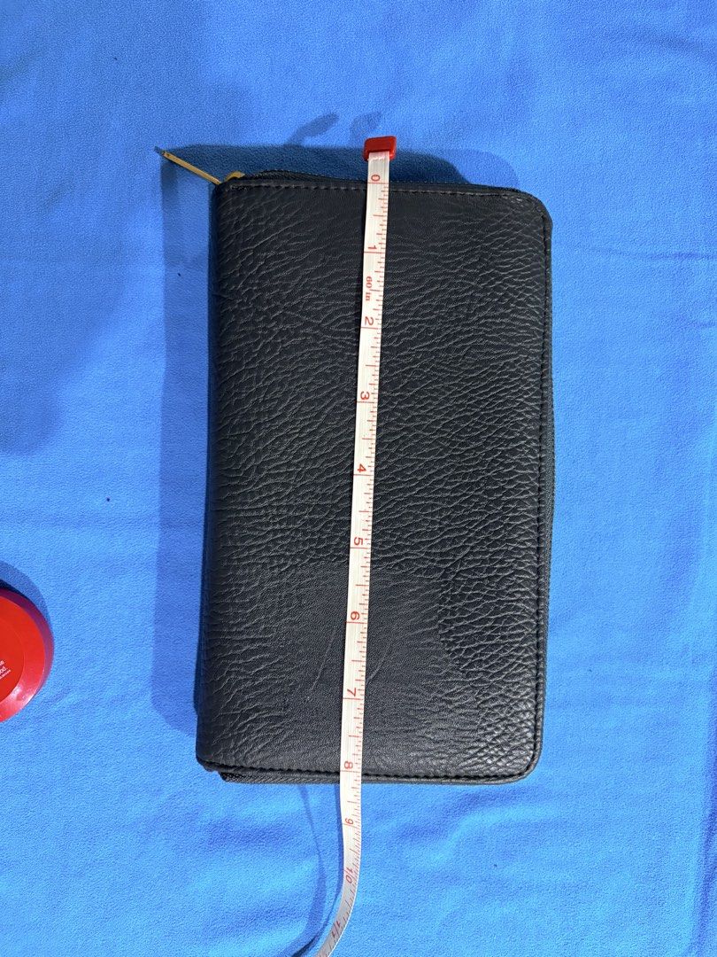 SALE WALLET / ORGANIZER (Category: Wallets & Card holders) located in Manila. Submitted by truedeclutter (Listing ID 1452389455, Image 2). Description: - Beautiful Genuine leather - can hold passport, Cheques, pen - removable coin purse .