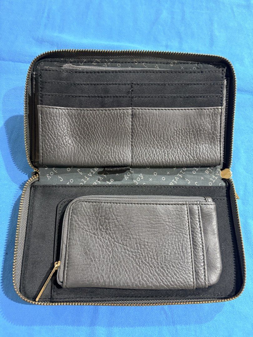 SALE WALLET / ORGANIZER (Category: Wallets & Card holders) located in Manila. Submitted by truedeclutter (Listing ID 1452389455, Image 3). Description: - Beautiful Genuine leather - can hold passport, Cheques, pen - removable coin purse .