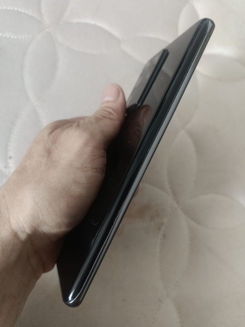Samsung S20 Ultra 5G (Category: Samsung) located in Kuala Lumpur. Submitted by njsani66 (Listing ID 1452378166, Image 3). Description: 100% No problem No issue All part 100% still original Phon and casing only Puchong Kinrara.