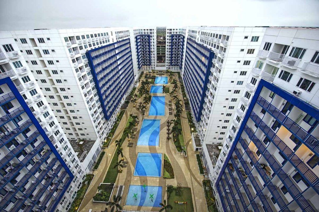 Sea Residences 2BR with Balcony for Sale (Category: Apartments & Condos) located in Makati City. Submitted by propertya42 (Listing ID 1303935093, Image 2). Description: Clean title. 6.8M nett cash basis Higher floor Facing amenities.