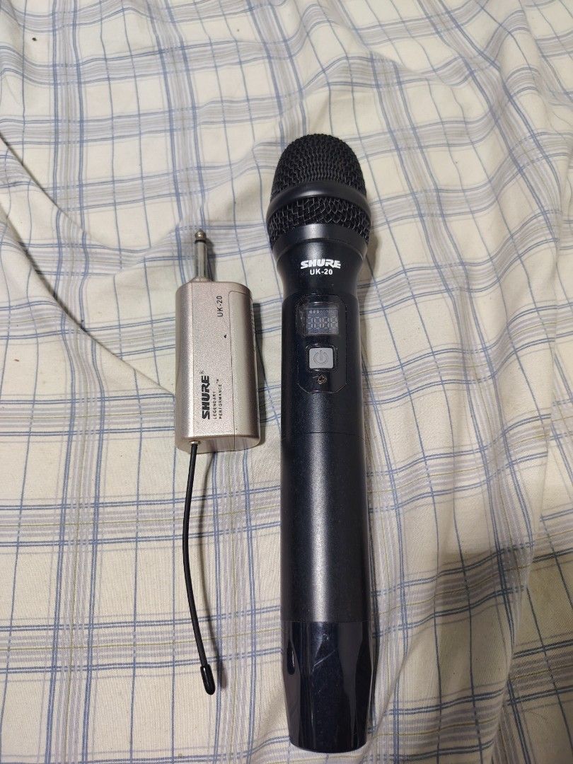Shure wireless mic (Category: Microphones) located in Manila. Submitted by warmpenguin_6cb322 (Listing ID 1452436807, Image 1). Description: original shure wireless mic 300php slightly used no box wat u see is wat u get baesa caloocan.