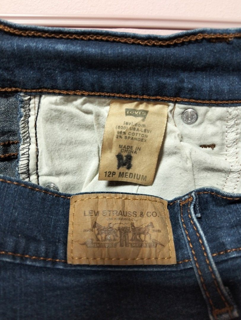 Size 29 Levi's 512 Perfectly Slimming Bootcut Jeans (Category: Jeans) located in Quezon City. Submitted by mcegdj (Listing ID 1452424655, Image 2). Description: Dark Blue Denim Mid-Rise Waist Straight Fit RFS: Decluttering Open to negotiations .
