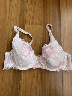 (Category: ) located in . Submitted by ladyshop01 (Listing ID 1452340597, Image 1). Description: .