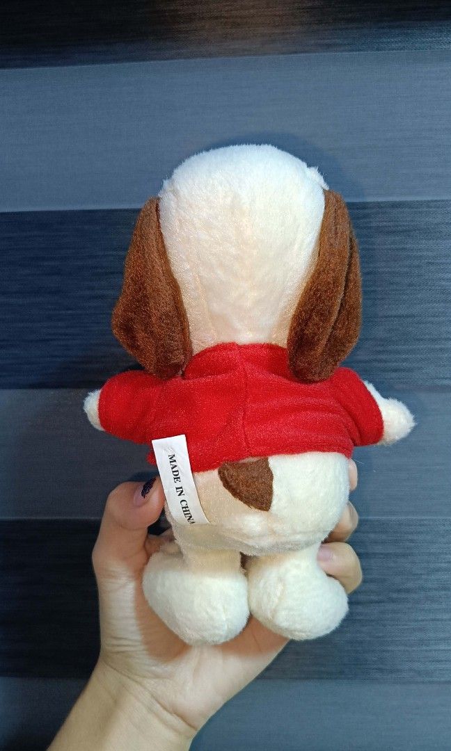 Snoopy Red shirt mascot Plushie (Category: Plushies & Soft Toys) located in Bacoor. Submitted by raket_projects (Listing ID 1452447715, Image 3). Description: P450 only Snoopy Red shirt mascot Plushie 🩷 As is What u see is what u get 🩷 Clean and fresh 🫧 🩷 With clear etiketa✨.