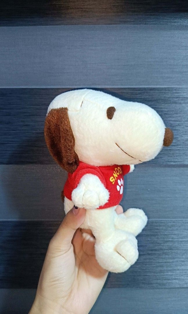 Snoopy Red shirt mascot Plushie (Category: Plushies & Soft Toys) located in Bacoor. Submitted by raket_projects (Listing ID 1452447715, Image 2). Description: P450 only Snoopy Red shirt mascot Plushie 🩷 As is What u see is what u get 🩷 Clean and fresh 🫧 🩷 With clear etiketa✨.