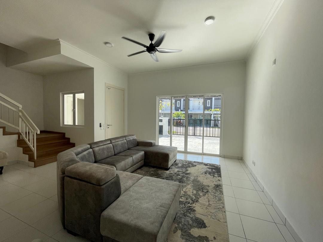 Sofa C Shape (Category: Sofas) located in Subang Jaya. Submitted by irfanzafri (Listing ID 1452479796, Image 2). Description: .