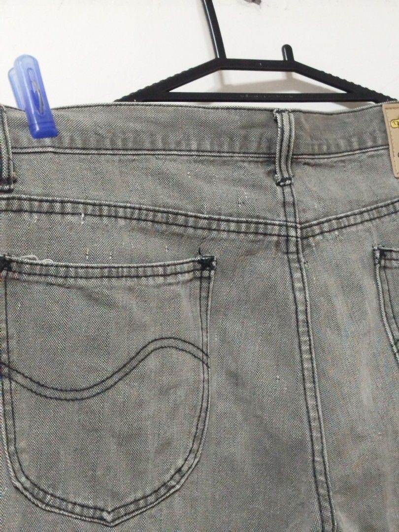 SOHK Jeans Grey Denim Pants (Category: Jeans) located in Manila. Submitted by luckyfire-b12a (Listing ID 1452403008, Image 2). Description: - SOHK ( SCHOOL OF HARDKNOCKS) grey denim jeans - Classic straight leg fit - Minor marks and wear on fabric - Frayed and damaged hems - Button fly closure - Ideal for casual wear dimes : 17.8W / 41 L 35-36 fit size trash condition good for psg issue ( see pics ).