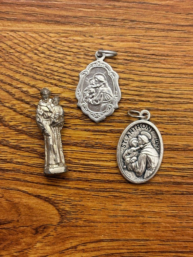 St Anthony medal set religious (Category: Religious Items) located in San Fernando. Submitted by tawan.felix (Listing ID 1452330898, Image 1). Description: Ship via Jnt care of buyer. Thanks. .
