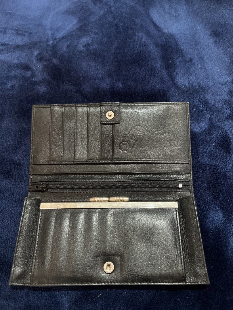Stringry wallet (Category: Wallets & Card holders) located in Opol. Submitted by johnalbert.thrift (Listing ID 1452398849, Image 3). Description: Verygood condition Still presentable.
