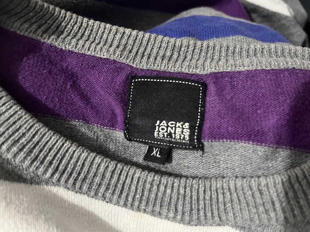 striped long sleeve sweater 🍬 (Category: Longsleeves) located in Baguio. Submitted by maplee_syrupp (Listing ID 1452407614, Image 2). Description: striped long sleeve sweater L-XL minimal washable stain.