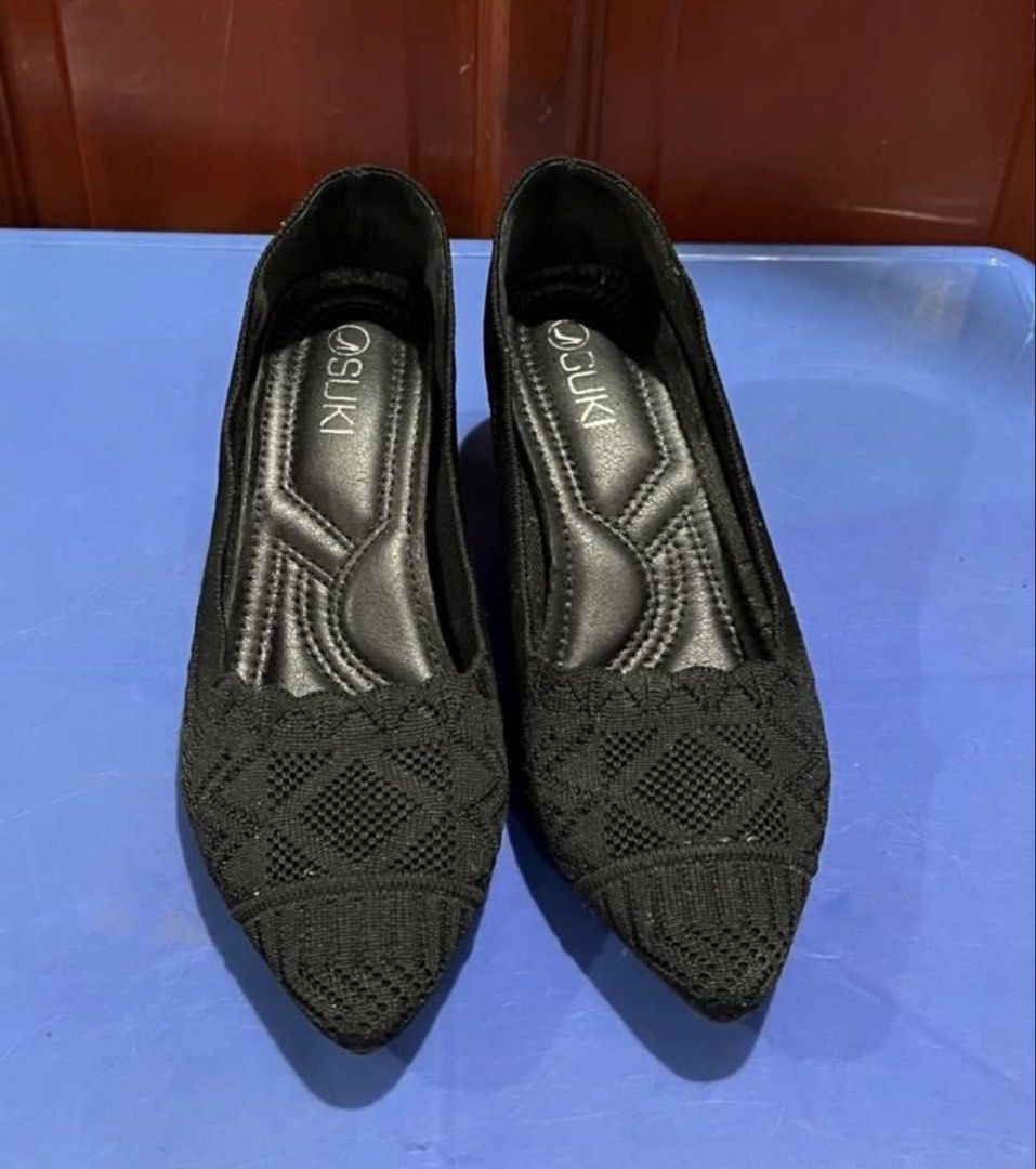 SUKI Black Knit Pointed Toe Block Heels Size 37 (Category: Heels) located in Paranaque City. Submitted by celvillan277 (Listing ID 1452432780, Image 2). Description: • Brand: Suki 100% Original • Size: 37 • Color: Black • Condition: Lightly used, in good shape (see photo) • Reason for Selling: No longer needed • Strictly NO COD • Same day delivery via LALAMOVE only (payment first).