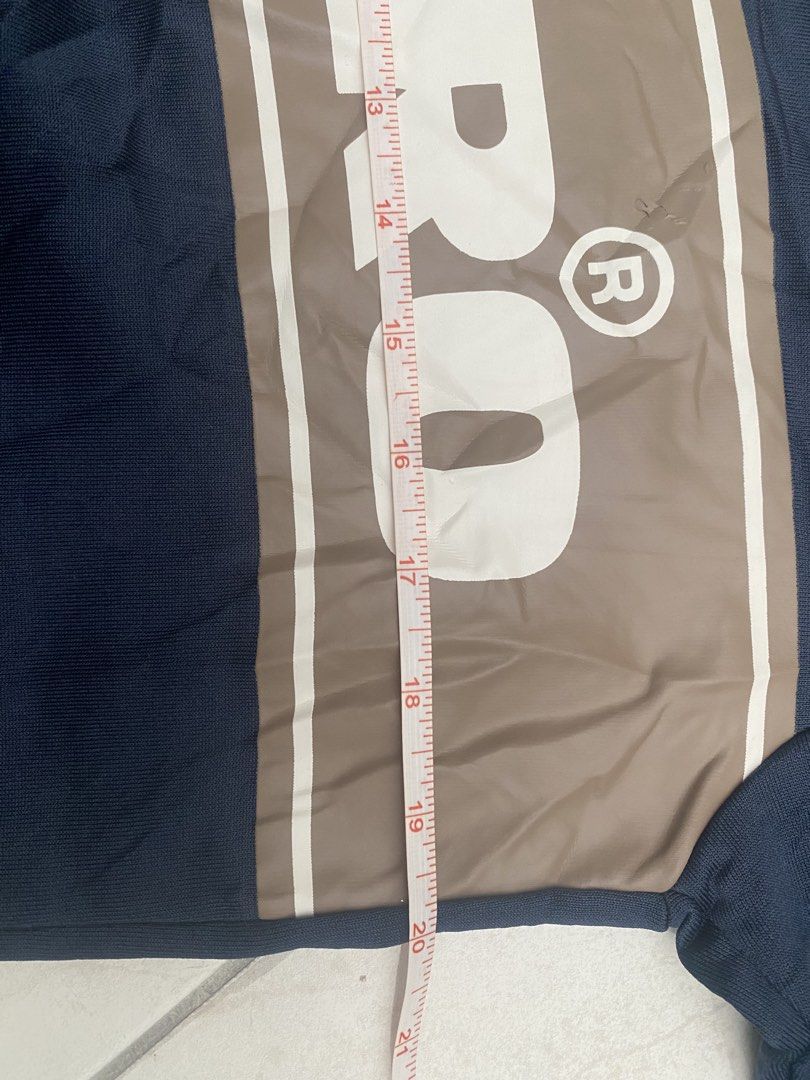 Sweater Umbro Original (Category: Coats, Jackets and Outerwear) located in Bachok. Submitted by mohdsukairi (Listing ID 1452498585, Image 2). Description: Condition A++ Saiz untuk M Detail pada gambar Rm40 sahaja Tq.