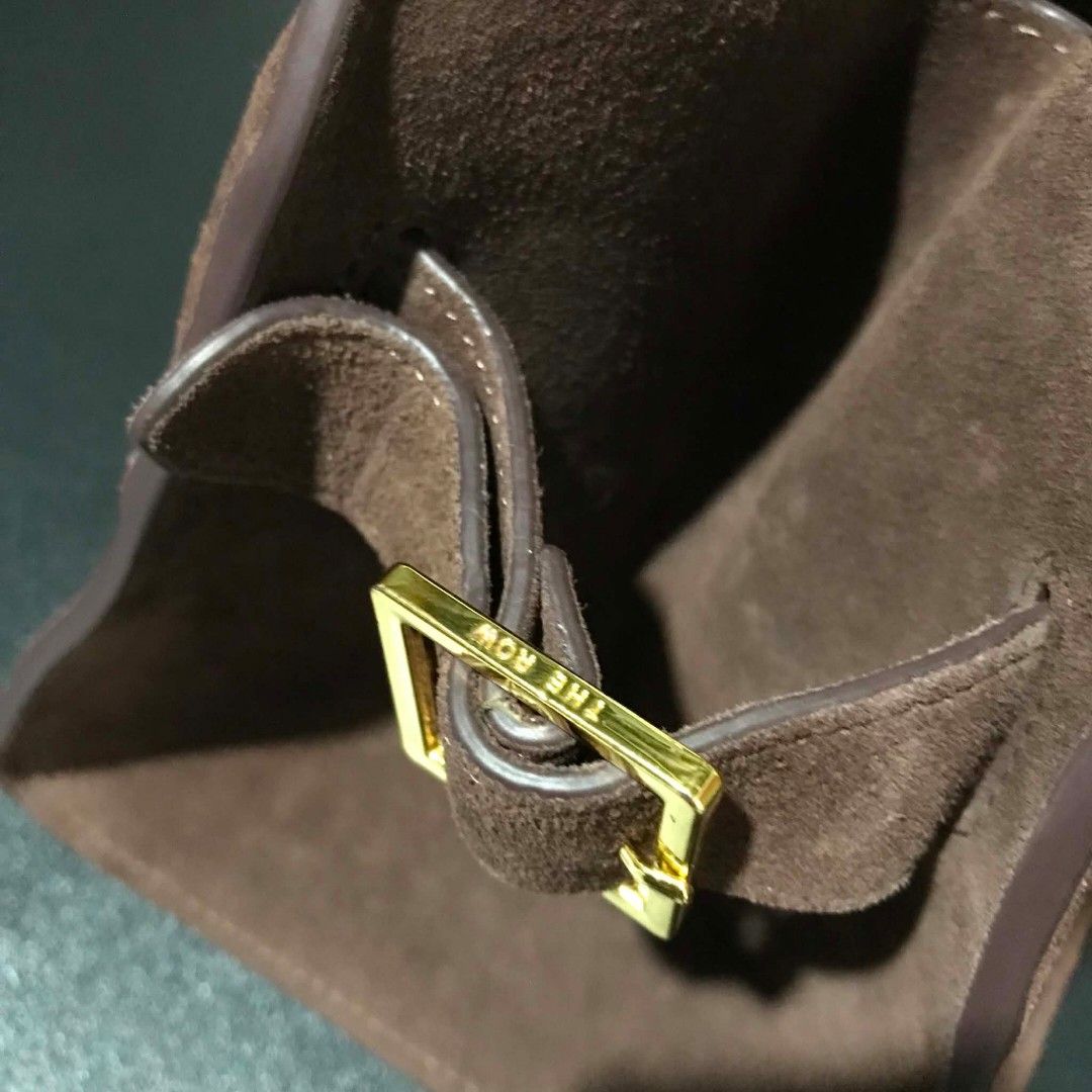 The Row Soft Margaux 15 Brown Suede (Category: Luxury Bags & Wallets) located in Aloran. Submitted by thrift_hunter73 (Listing ID 1448288390, Image 3). Description: The Row Soft Margaux 15 Brown Suede.