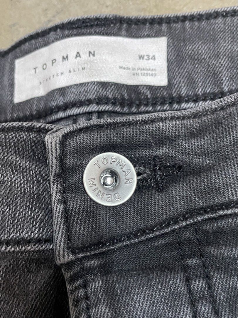Topman Washed Jeans with Classic Button Zip (Category: Shorts) located in Sorsogon. Submitted by thirfthaven_89 (Listing ID 1452420312, Image 3). Description: Waist:34 Length:18.