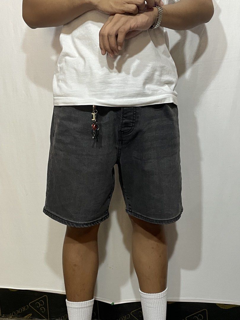 Topman Washed Jeans with Classic Button Zip (Category: Shorts) located in Sorsogon. Submitted by thirfthaven_89 (Listing ID 1452420312, Image 1). Description: Waist:34 Length:18.