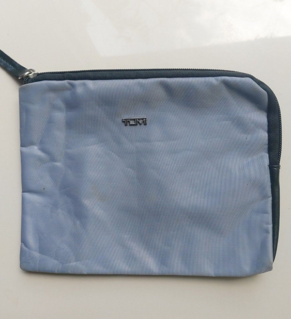 Tumi for Delta Pouch (Category: Luxury Bags & Wallets) located in Lapu Lapu. Submitted by agnesapm_29813 (Listing ID 1452459352, Image 2). Description: - Gray Tumi pouch with Delta collaboration - Ideal for travel or organizing everyday essentials - Features a secure zipper closure - Keeps small items neatly together - Measurements: width-8 inches, height-6.5 inches .