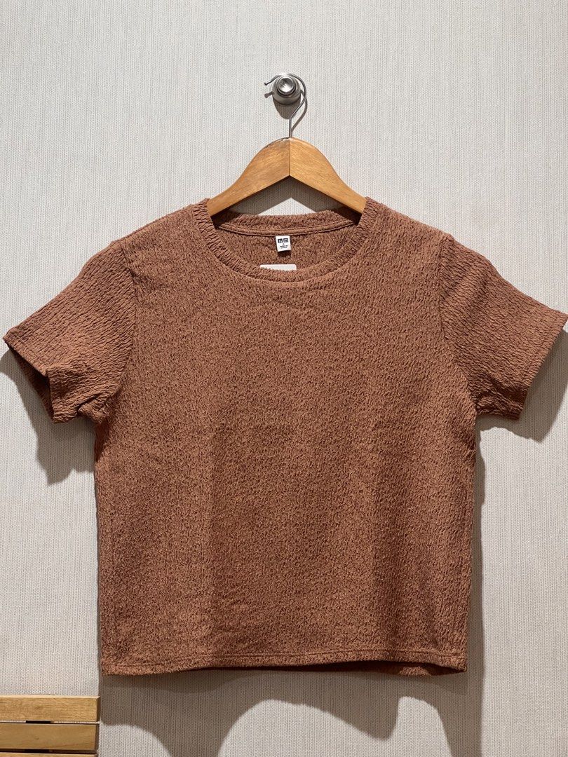 Uniqlo Brown Shirring Shirt (Category: Shirts) located in Manila. Submitted by preloved_items122 (Listing ID 1452362943, Image 1). Description: .