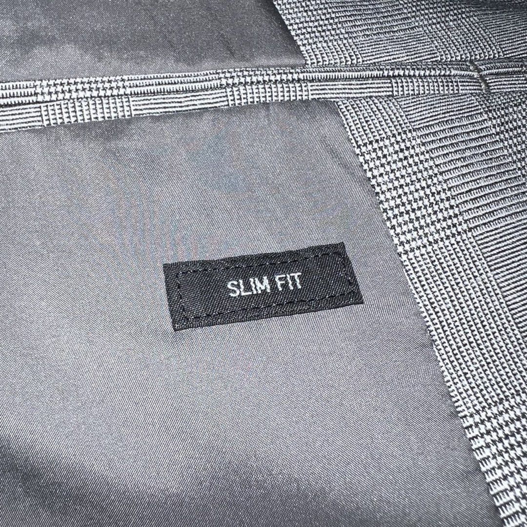 Uniqlo Grey Plaid Slim Fit Blazer (Category: Coats, Jackets and Outerwear) located in Makati City. Submitted by b5closet (Listing ID 1452445103, Image 3). Description: - Uniqlo Grey Plaid Blazer - Size: Fits M-L - Length: 28 inches - Width: 19 inches - Slim Fit Cut - Two-Button Closure - Two Front Pockets - Ideal for Smart Casual or Office Wear NOTE: - Minimal usage ‼️ - Condition: Excellent ‼️ - GCASH and BDO MOP - SF will be shouldered by buyer