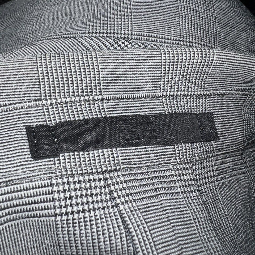 Uniqlo Grey Plaid Slim Fit Blazer (Category: Coats, Jackets and Outerwear) located in Makati City. Submitted by b5closet (Listing ID 1452445103, Image 2). Description: - Uniqlo Grey Plaid Blazer - Size: Fits M-L - Length: 28 inches - Width: 19 inches - Slim Fit Cut - Two-Button Closure - Two Front Pockets - Ideal for Smart Casual or Office Wear NOTE: - Minimal usage ‼️ - Condition: Excellent ‼️ - GCASH and BDO MOP - SF will be shouldered by buyer