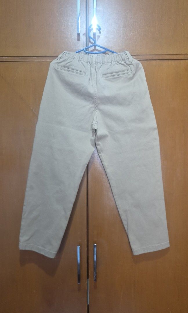 Uniqlo Kids Brown Pants (Category: Babies & Kids Fashion) located in Manila. Submitted by crslfinds (Listing ID 1452449087, Image 2). Description: - Uniqlo kids pants - Size: 140.