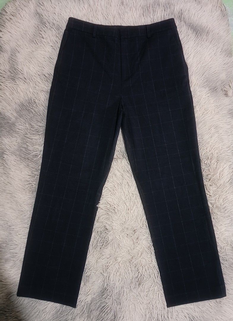 UNIQLO WOMEN EZY SMART ANKLE PANTS (Category: Other Bottoms) located in Davao. Submitted by nevar07 (Listing ID 1452326983, Image 2). Description: SIZE: LARGE WAIST: 31-32 THIGH: 10 HEM: 7.5 LENGTH: 36 COLOR: NAVY BLUE W/ 4 POCKETS COLOR RATE: 10/10 EXCELLENT CONDITION LIKE NEW NO ISSUE.
