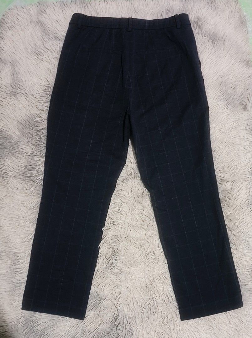 UNIQLO WOMEN EZY SMART ANKLE PANTS (Category: Other Bottoms) located in Davao. Submitted by nevar07 (Listing ID 1452326983, Image 1). Description: SIZE: LARGE WAIST: 31-32 THIGH: 10 HEM: 7.5 LENGTH: 36 COLOR: NAVY BLUE W/ 4 POCKETS COLOR RATE: 10/10 EXCELLENT CONDITION LIKE NEW NO ISSUE.