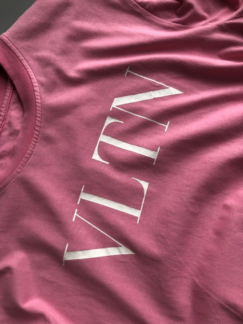 VALENTINO T SHIRT (Category: Tshirts & Polo Shirts ) located in Manila. Submitted by bajinboo (Listing ID 1452402747, Image 3). Description: VALENTINO T SHIRT 21/27 DIMES ASNEW NO ISSUE! .
