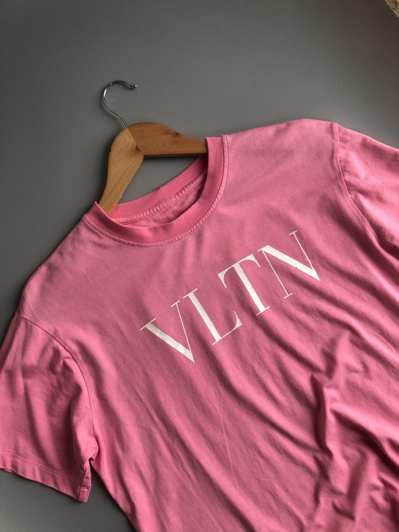VALENTINO T SHIRT (Category: Tshirts & Polo Shirts ) located in Manila. Submitted by bajinboo (Listing ID 1452402747, Image 2). Description: VALENTINO T SHIRT 21/27 DIMES ASNEW NO ISSUE! .