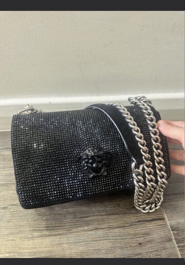 Versace (Category: Shoulder Bags) located in Kuala Lumpur. Submitted by melymely18 (Listing ID 1452367458, Image 3). Description: Rarely use! Good condition .
