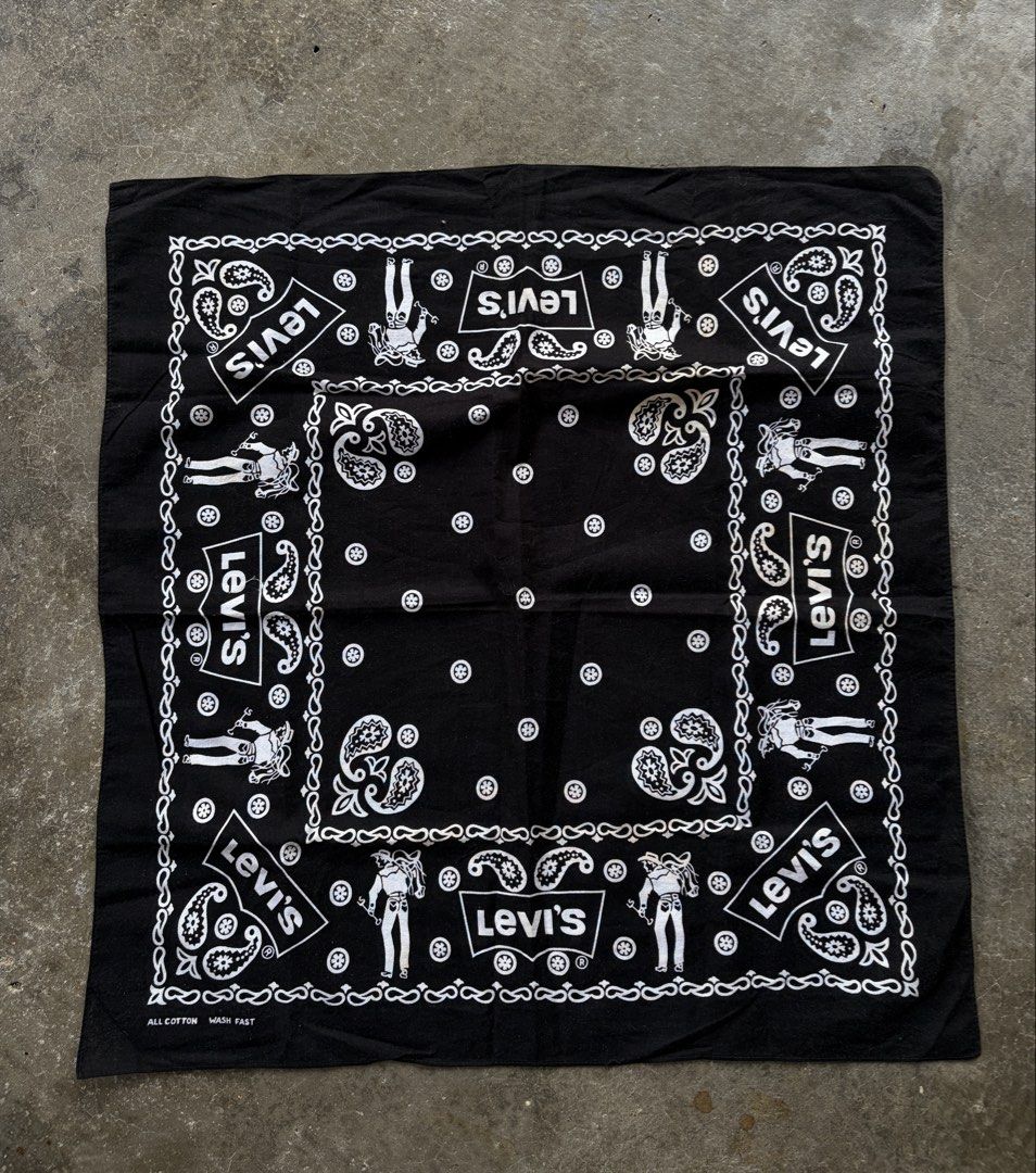 VINTAGE 70s LEVIS SADDLEMAN BANDANA HANDKERCHIEF (Category: Handkerchief & Pocket Squares) located in Karangan. Submitted by chaosrocknroll (Listing ID 1452427382, Image 1). Description: ✅VINTAGE 70s LEVIS SADDLEMAN BANDANA HANDKERCHIEF 📌RM 100.00.