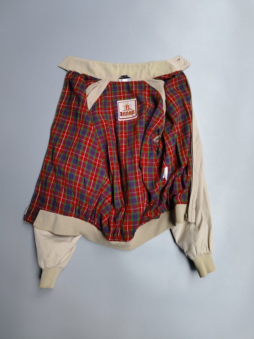 Vintage BARACUTA G-9 1980's (Category: Coats, Jackets and Outerwear) located in Baguio. Submitted by archival_thrifted.ph. (Listing ID 1452386227, Image 3). Description: FOR SALE‼️ .VINTAGE BARACUTA G-9 1980's .STILL IN GOODCONDITION .W/MINIMAL FLAWS,KINDLY CHECK EACH PHOTOS .STILL PRESENTABLE AND WEARABLE .SMALL TO MEDIUM .PHP 4900 PLUS SF .❌❌ COP/COD .MOP GCASH .COURIER J&T .BAGUIO AREA .DM FOR SURE BUYER.