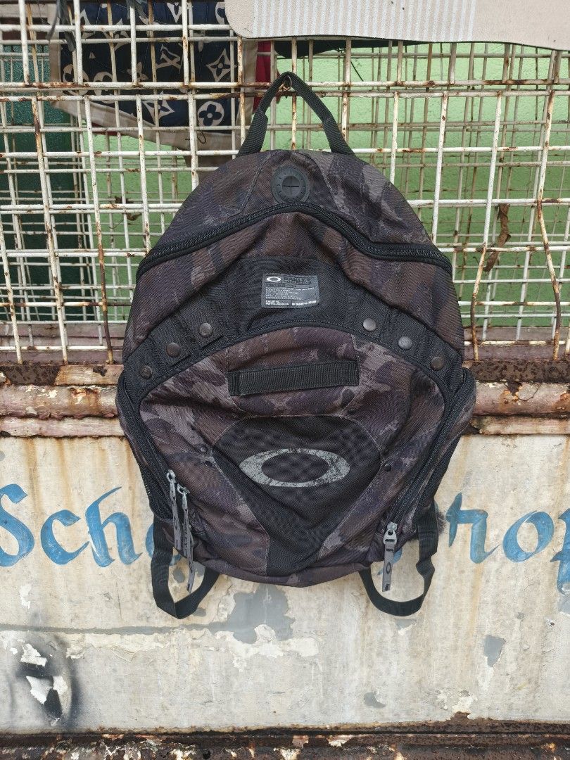 Vintage Oakley Tactical Backpack (Category: Backpacks) located in Manila. Submitted by 1999th (Listing ID 1452343515, Image 1). Description: - Stylish Oakley backpack with a cool camouflage pattern. - Comfortable padded straps for easy carrying. - Multiple zippered pockets for organized storage. - Perfect for everyday use, school, or travel. - Zippers are in good working condition. - Shows minor signs of wear, but overall in great shape..