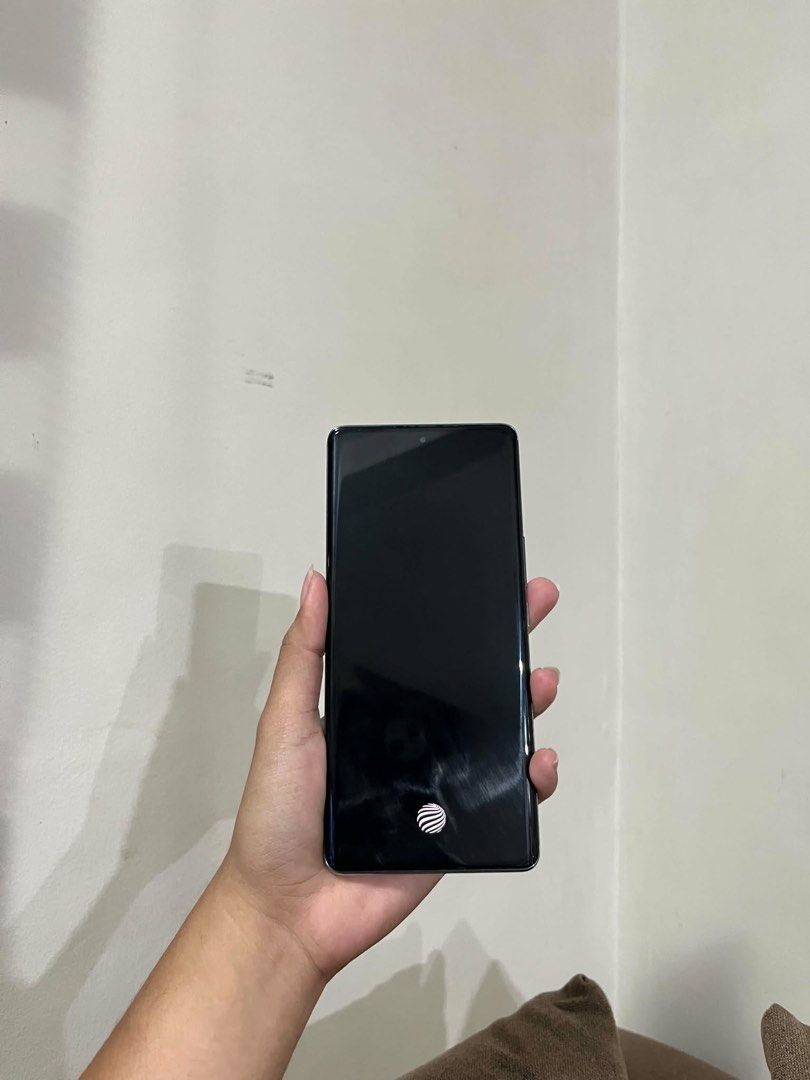 Vivo V30 5G (Category: Vivo) located in Makati City. Submitted by margaret_mcdg (Listing ID 1452473917, Image 2). Description: No major dents and scratches With charger With cases.