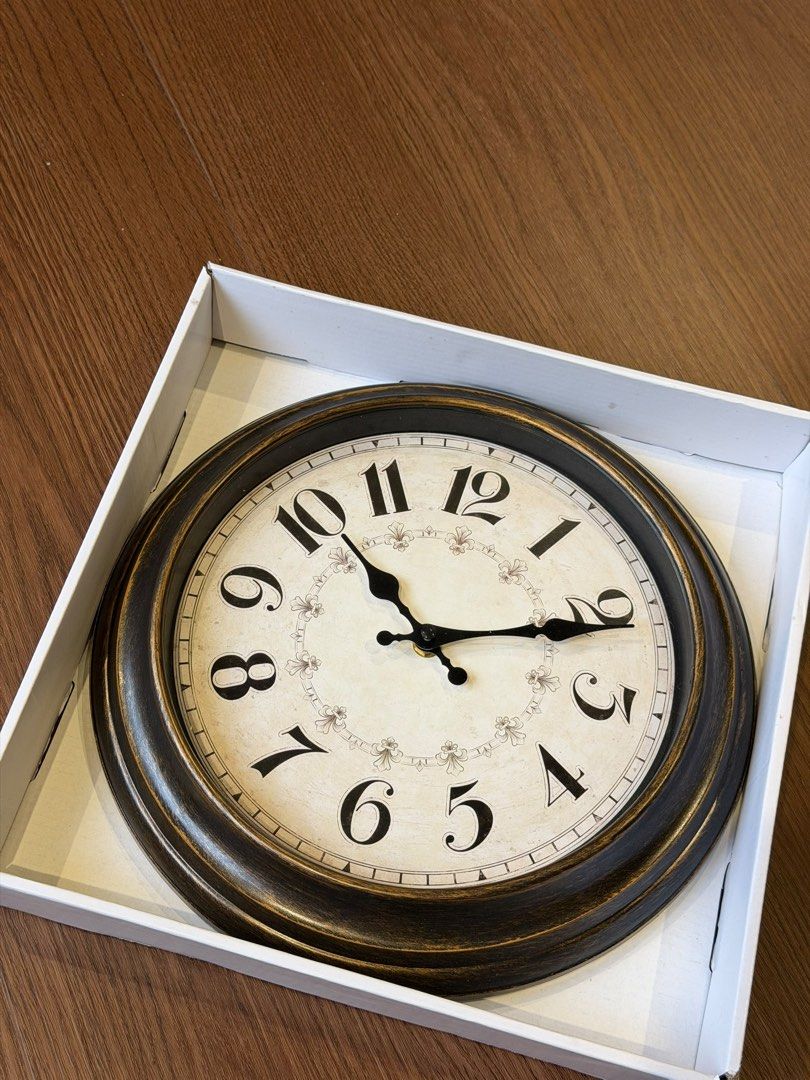 Wall Clock (Category: Clocks) located in Kuala Lumpur. Submitted by kimjong17 (Listing ID 1452482046, Image 2). Description: vintage looking wall clock brand new cod sinaran ttdi.