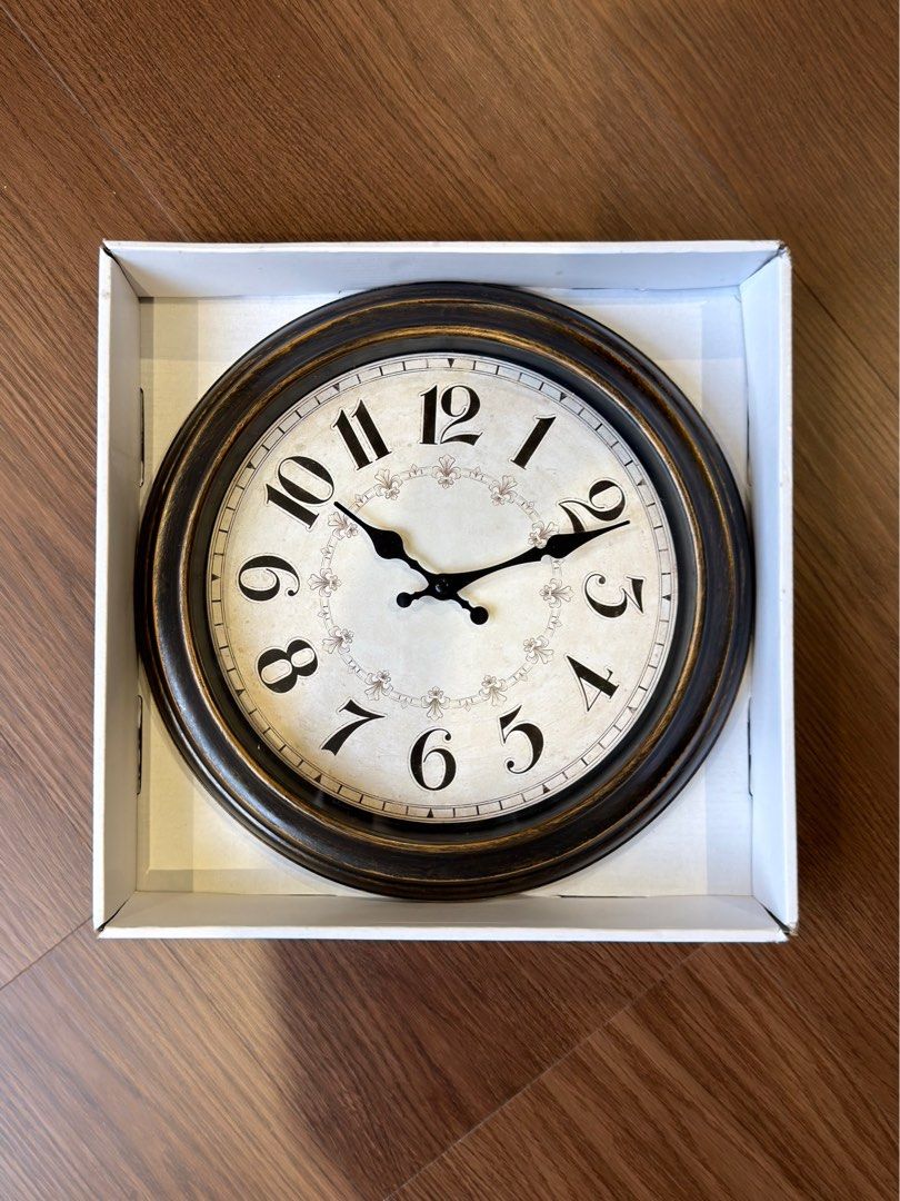 Wall Clock (Category: Clocks) located in Kuala Lumpur. Submitted by kimjong17 (Listing ID 1452482046, Image 1). Description: vintage looking wall clock brand new cod sinaran ttdi.